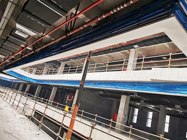 大型防火卷帘门安装工程现场